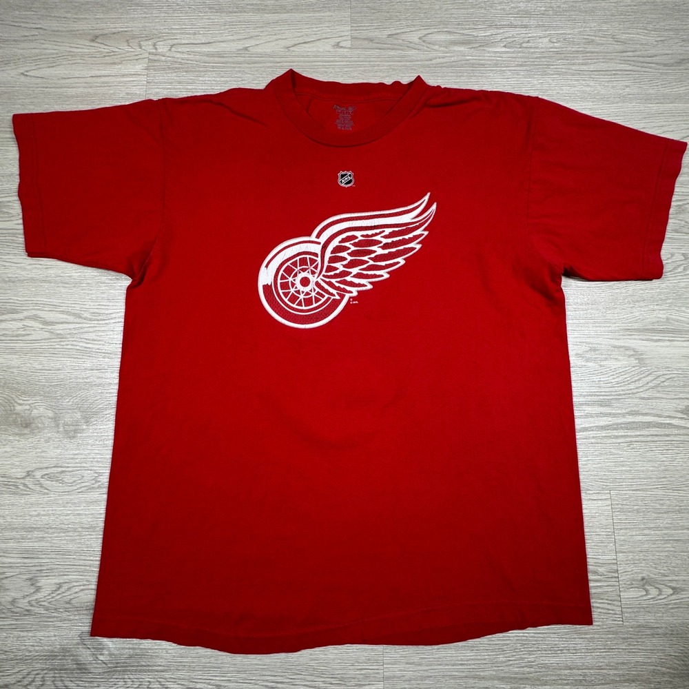 Reebok Men's T-Shirt Detroit Red Wings Nicklas Lidstrom 5‎ Red Large Hockey Tee